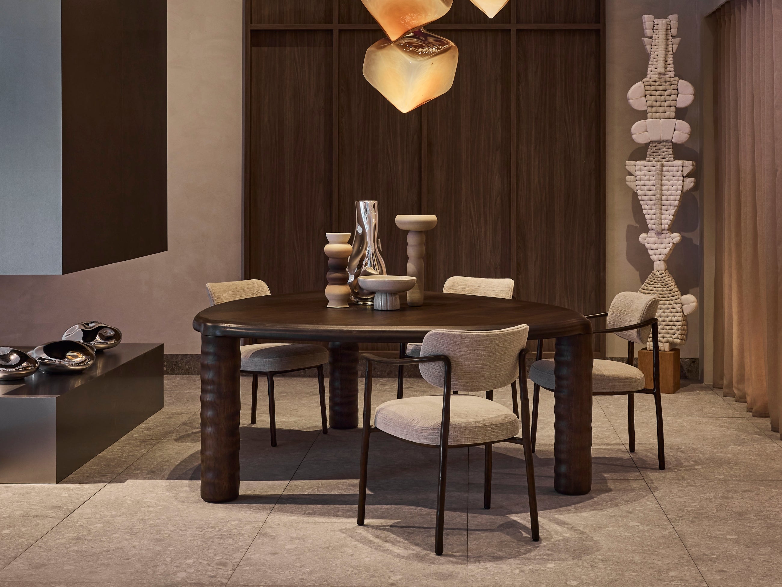TEMBO Dining Table